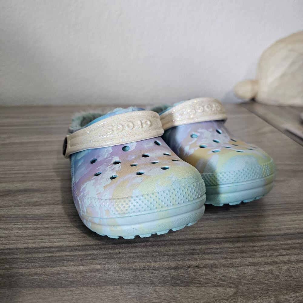 Crocs Classic Out Of This World Clog Fuzzy Lined Blue Rainbow Little Kids C9